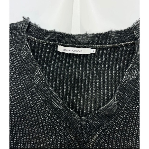 Stitches and Stripes Evereve Womens Sz XS Black Sloane Destructed Tunic Sweater - Picture 11 of 12